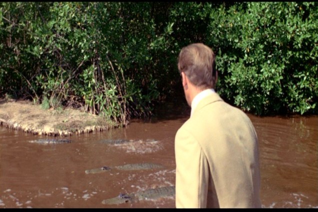 Com 007 Viva e deixe morrer