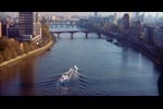 Perseguição de lancha pelo rio Tâmisa